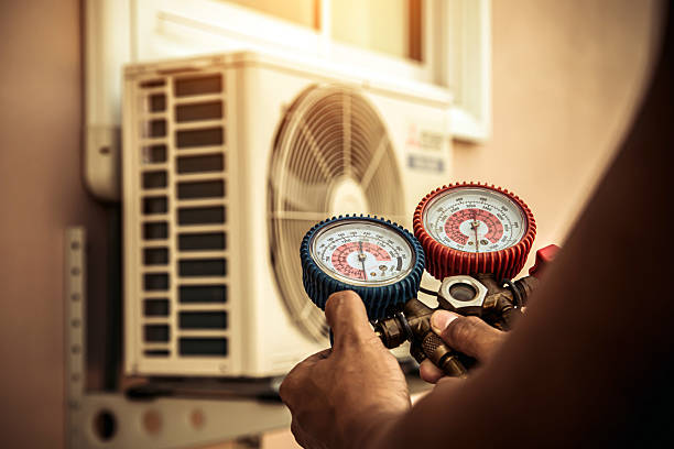 Professional Emergency Hvac technician working in Red Oak, TX